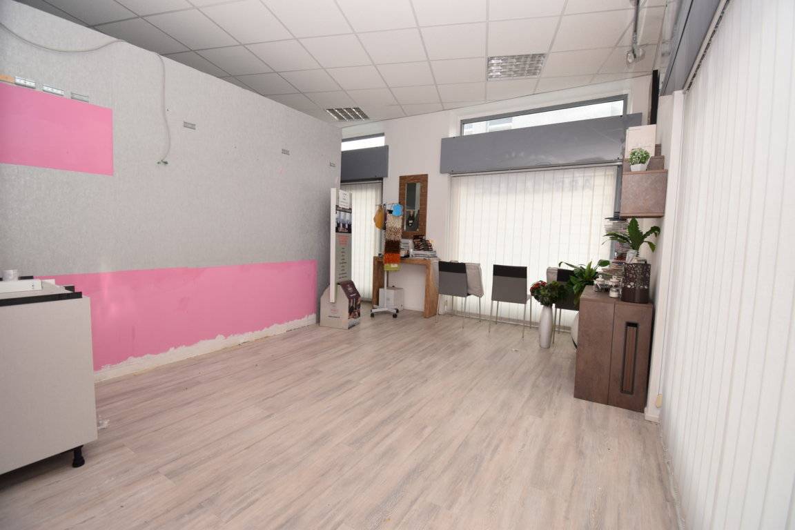 Locale commerciale in vendita a Milano, Gorla