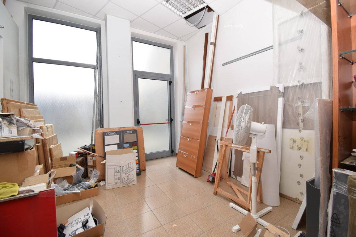 Locale commerciale in vendita a Milano, Gorla