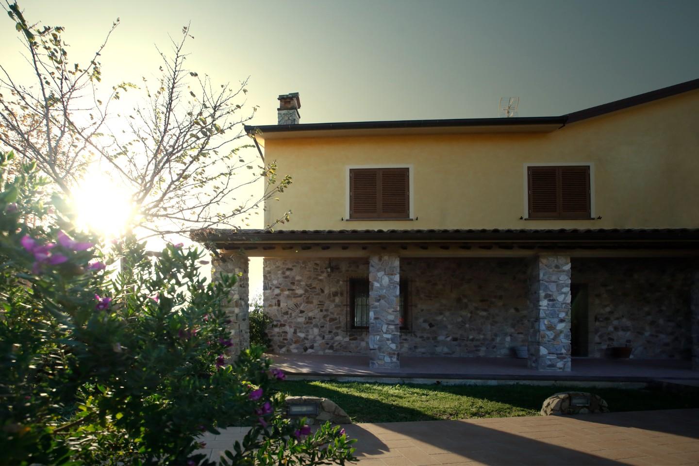 Villa Bifamiliare con terrazzo a Orciano Pisano
