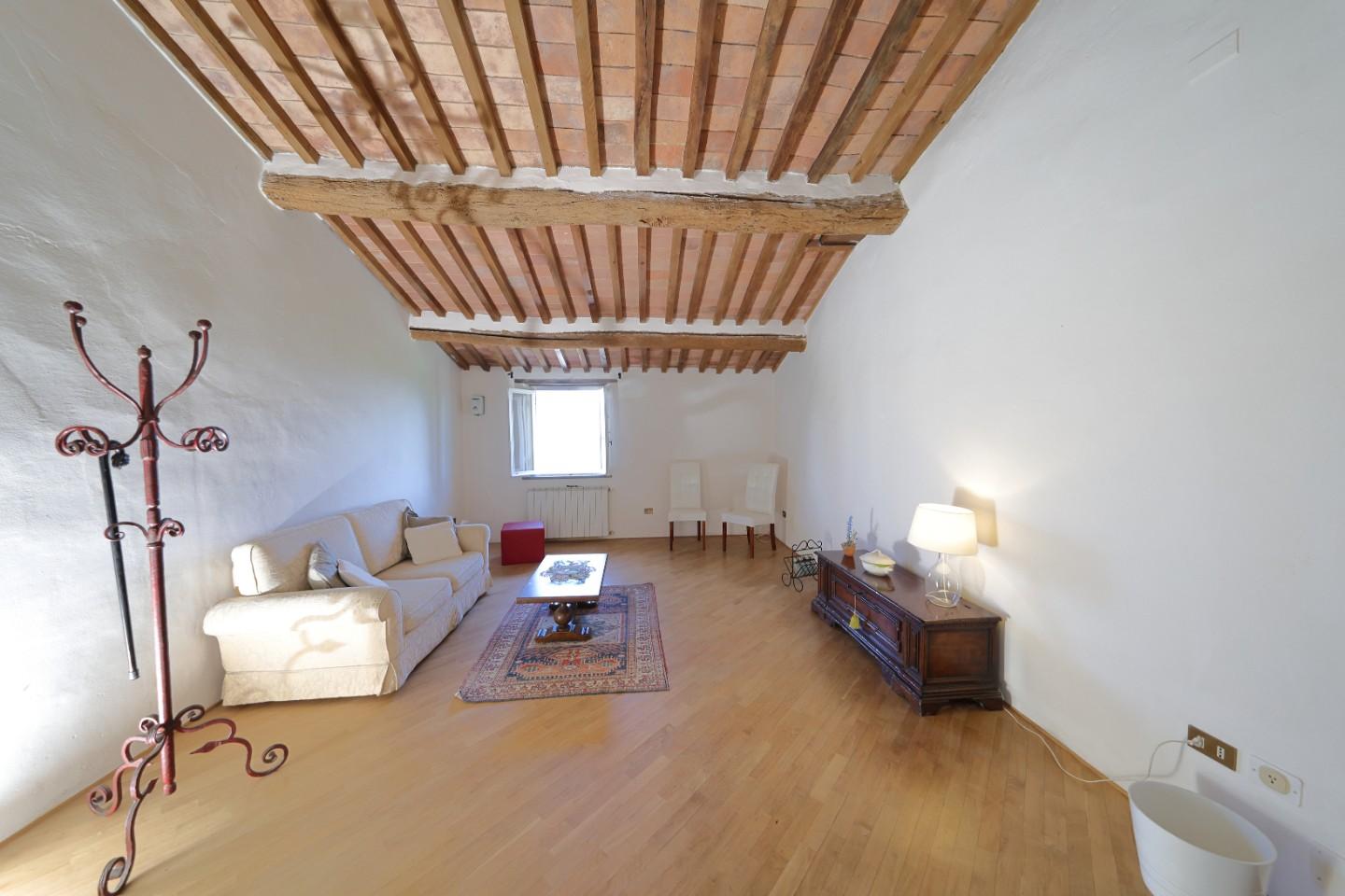 Villa ristrutturata, Fauglia luciana