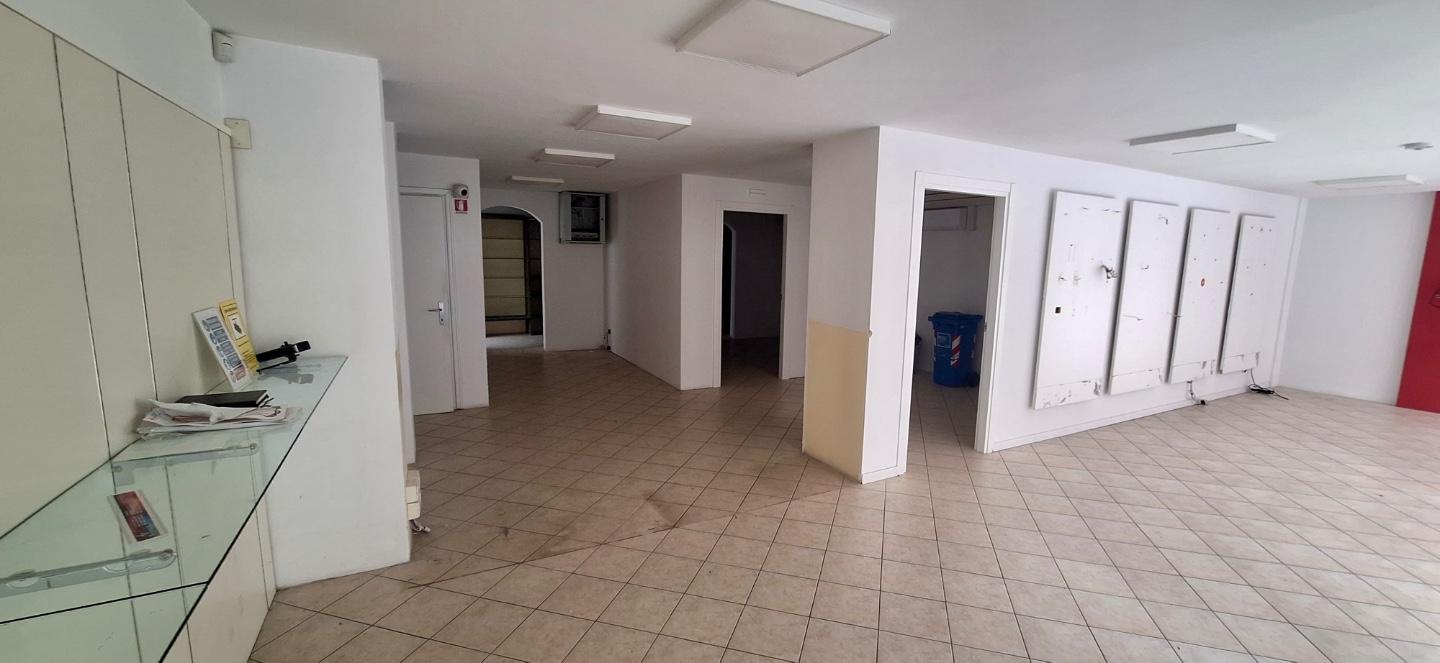 Negozio in vendita, Empoli cascine