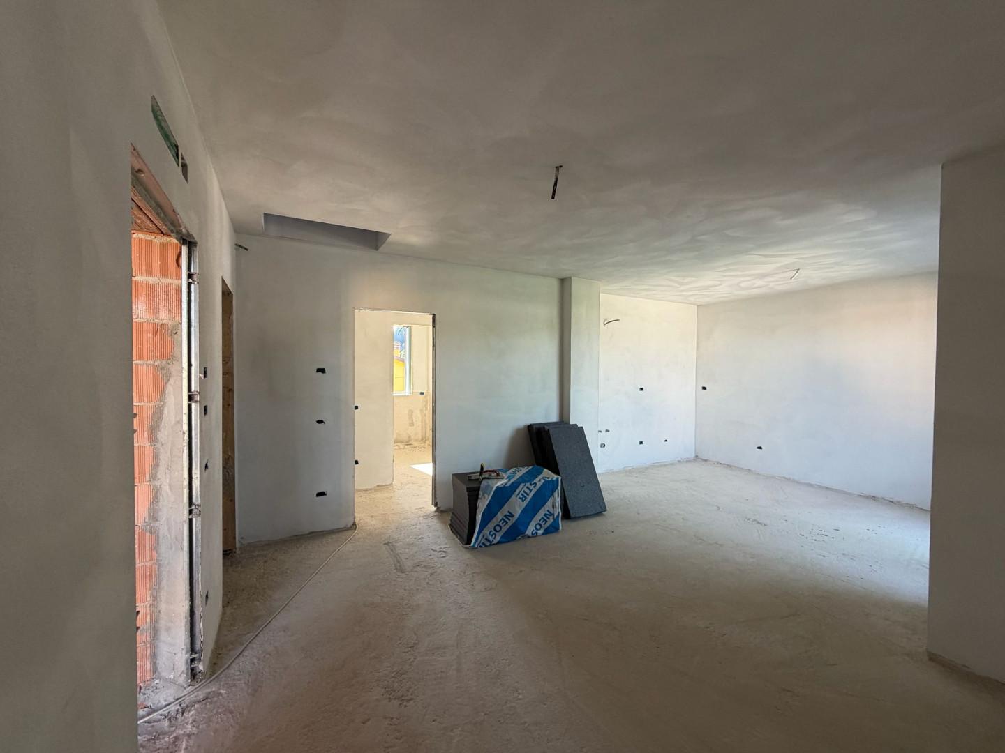 Trilocale con terrazzo, Capraia e Limite limite