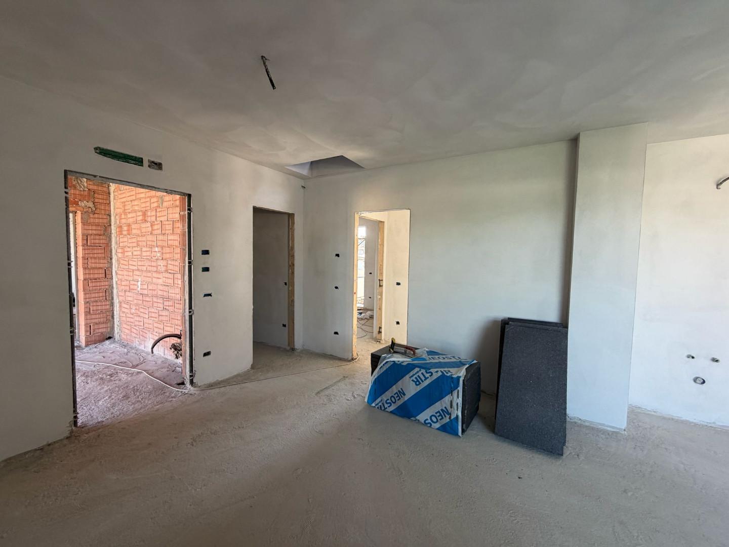 Trilocale con terrazzo, Capraia e Limite limite