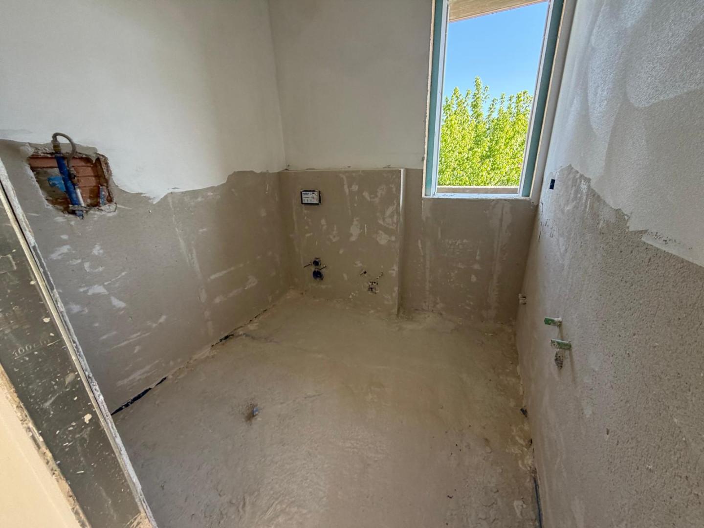 Trilocale con terrazzi, Capraia e Limite limite