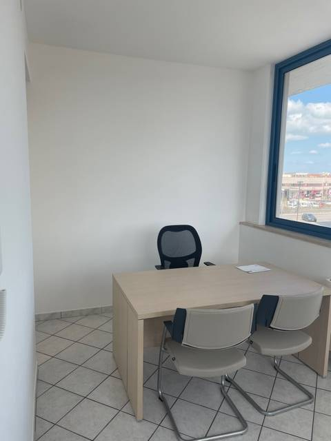 Ufficio in affitto a San Benedetto del Tronto, Porto d'Ascoli