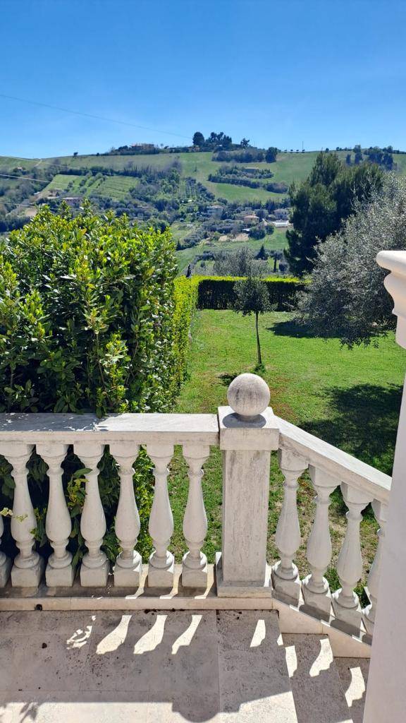 Intero fabbricato / porzione fabbricato in affitto a San Benedetto del Tronto, Collinare