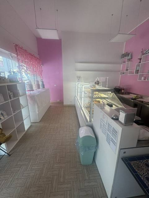 Locale commerciale in affitto a San Benedetto del Tronto, Viale de Gasperi