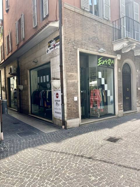 Locale commerciale in affitto a San Benedetto del Tronto, Centralissima