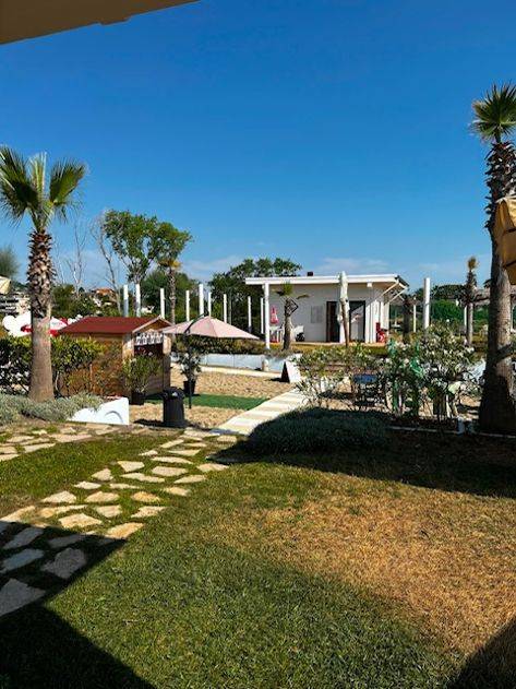 Stabilimento balneare in vendita a Martinsicuro, Villa Rosa