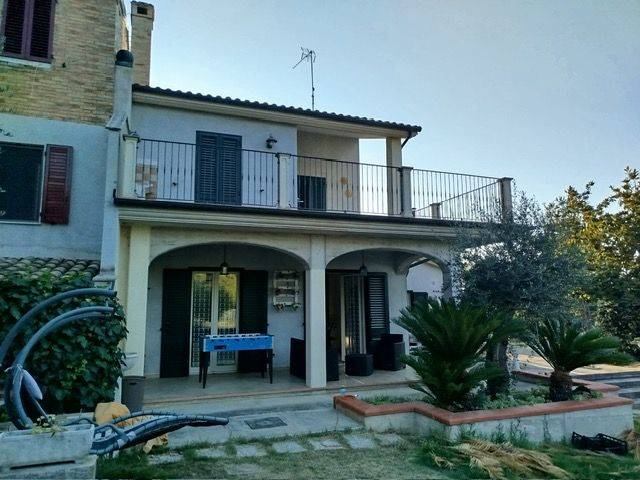 Villetta a schiera / Bifamiliare in vendita a Acquaviva Picena, Collinare