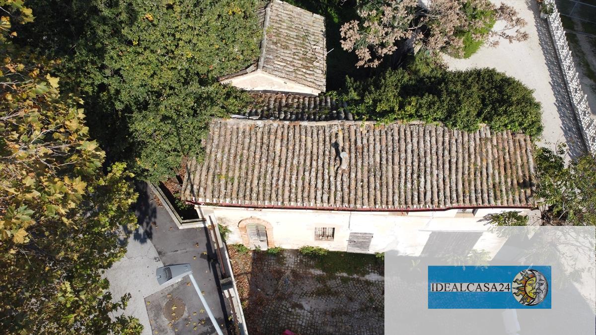 Casa indipendente con giardino in via iv novembre, Santa Maria Nuova