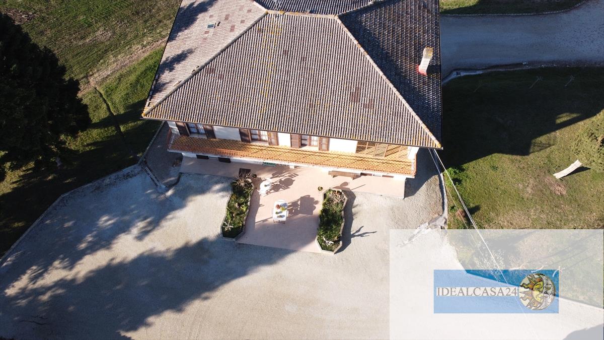 Casa indipendente con giardino in camporotondo di fiastrone c.da colvenale n. 7, Camporotondo di Fiastrone