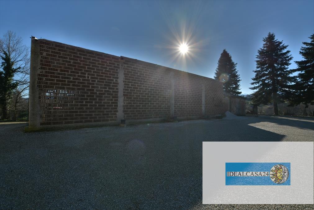 Magazzino da ristrutturare in camporotondo di fiastrone c.da colvenale n. 7, Camporotondo di Fiastrone