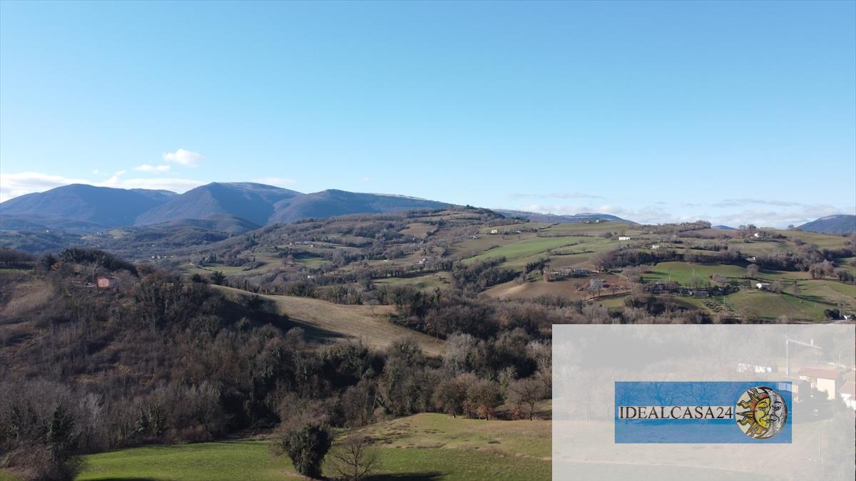 Magazzino da ristrutturare in camporotondo di fiastrone c.da colvenale n. 7, Camporotondo di Fiastrone