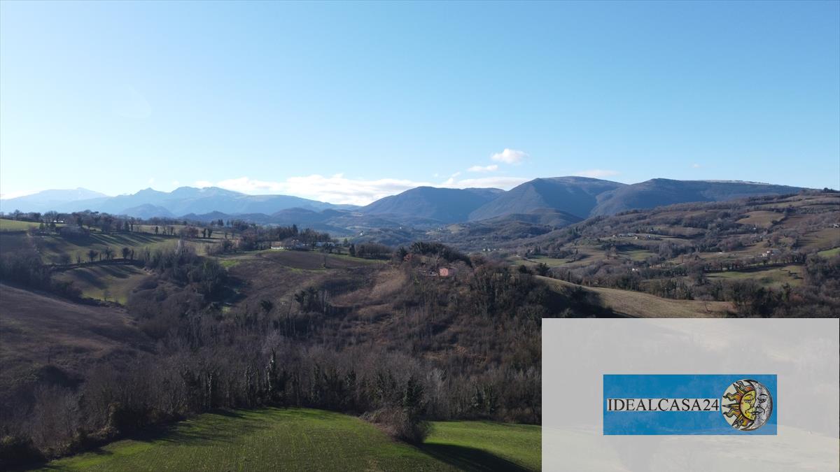 Magazzino da ristrutturare in camporotondo di fiastrone c.da colvenale n. 7, Camporotondo di Fiastrone