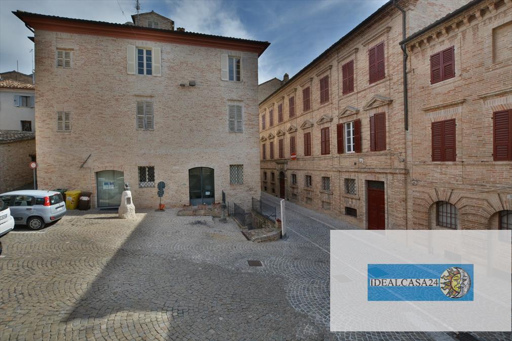 Locale commerciale da ristrutturare in montefano via carradori 28, Montefano