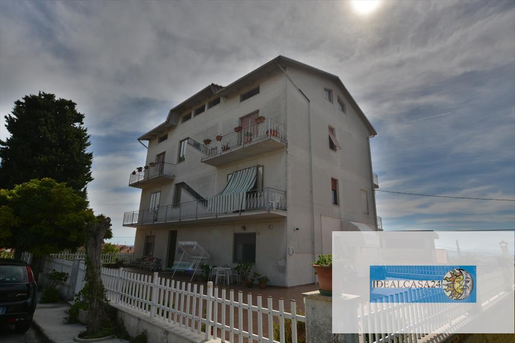 Appartamento con box in appignano via alessandro manzoni 33, Appignano