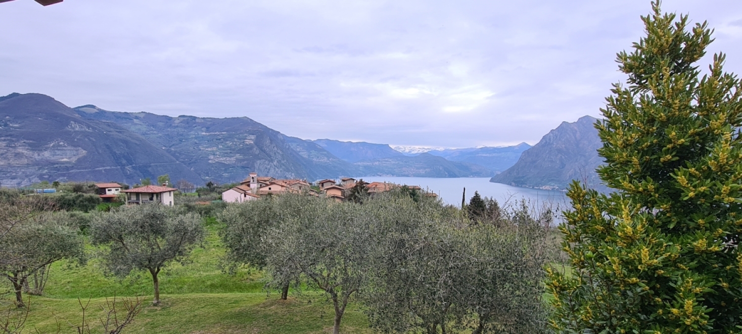 Villa in vendita a Monte Isola