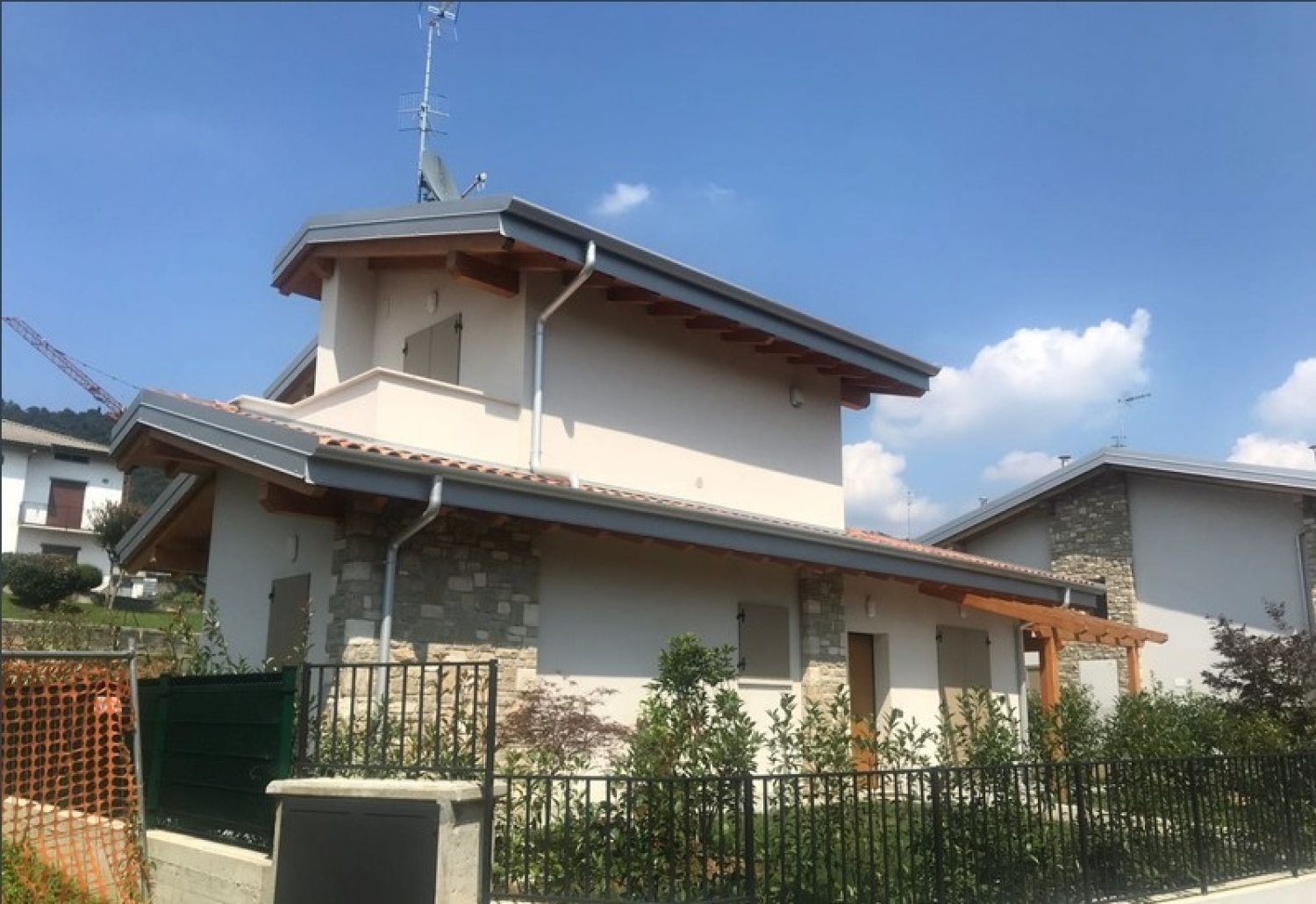 Villa con giardino in via garibaldi, Provaglio d'Iseo