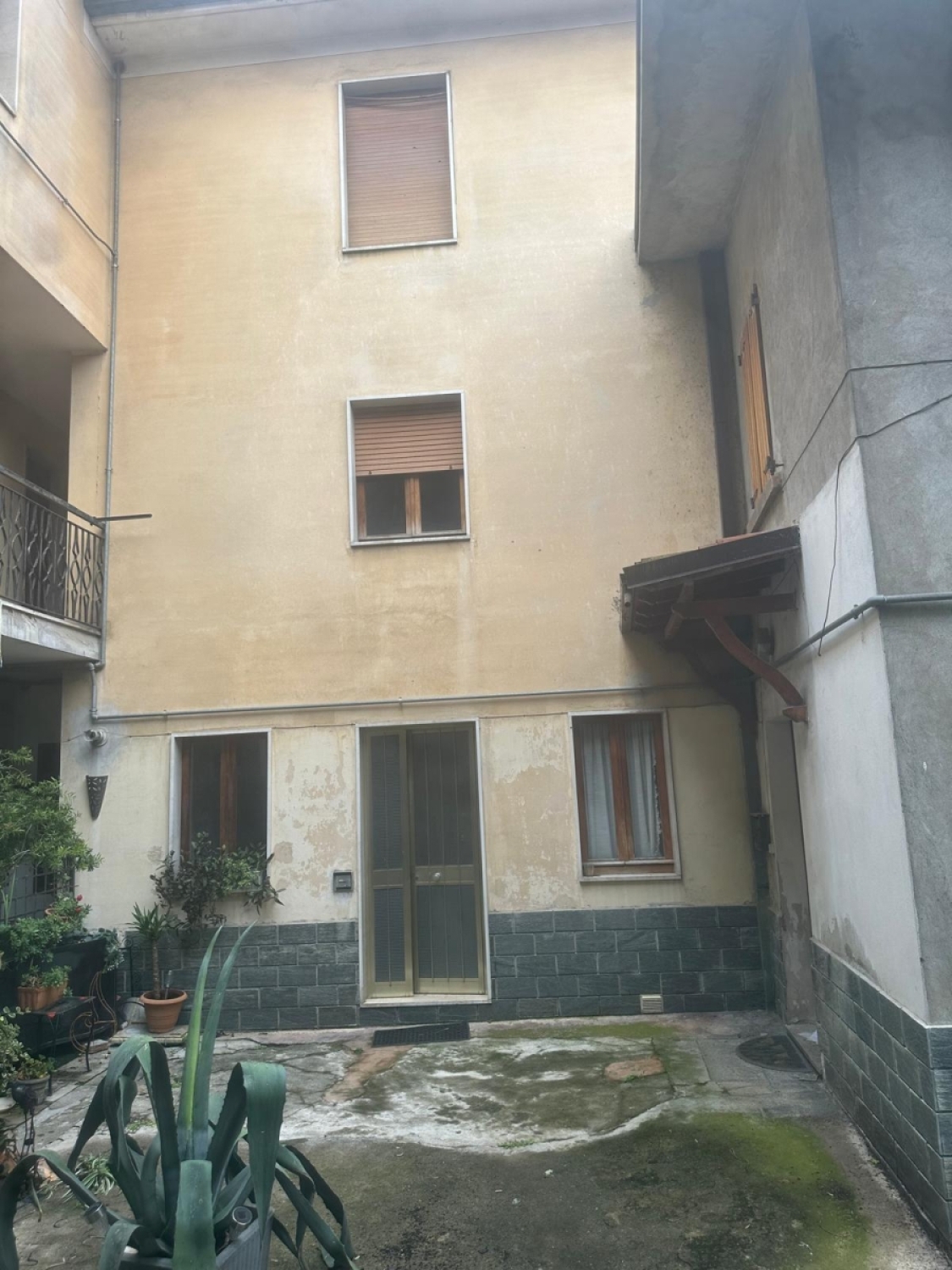 Trilocale ristrutturato in marone via roma, Marone