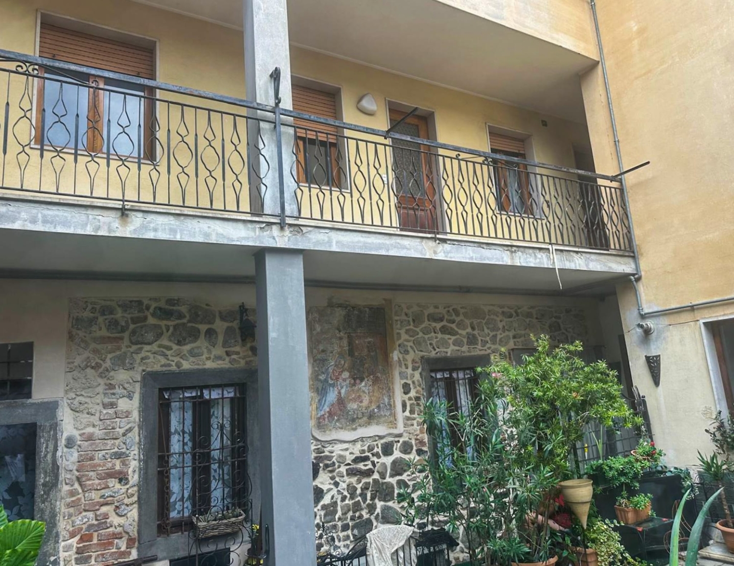 Trilocale ristrutturato in marone via roma, Marone