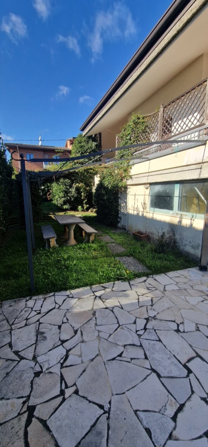 Villa con giardino in via bologna, Gussago