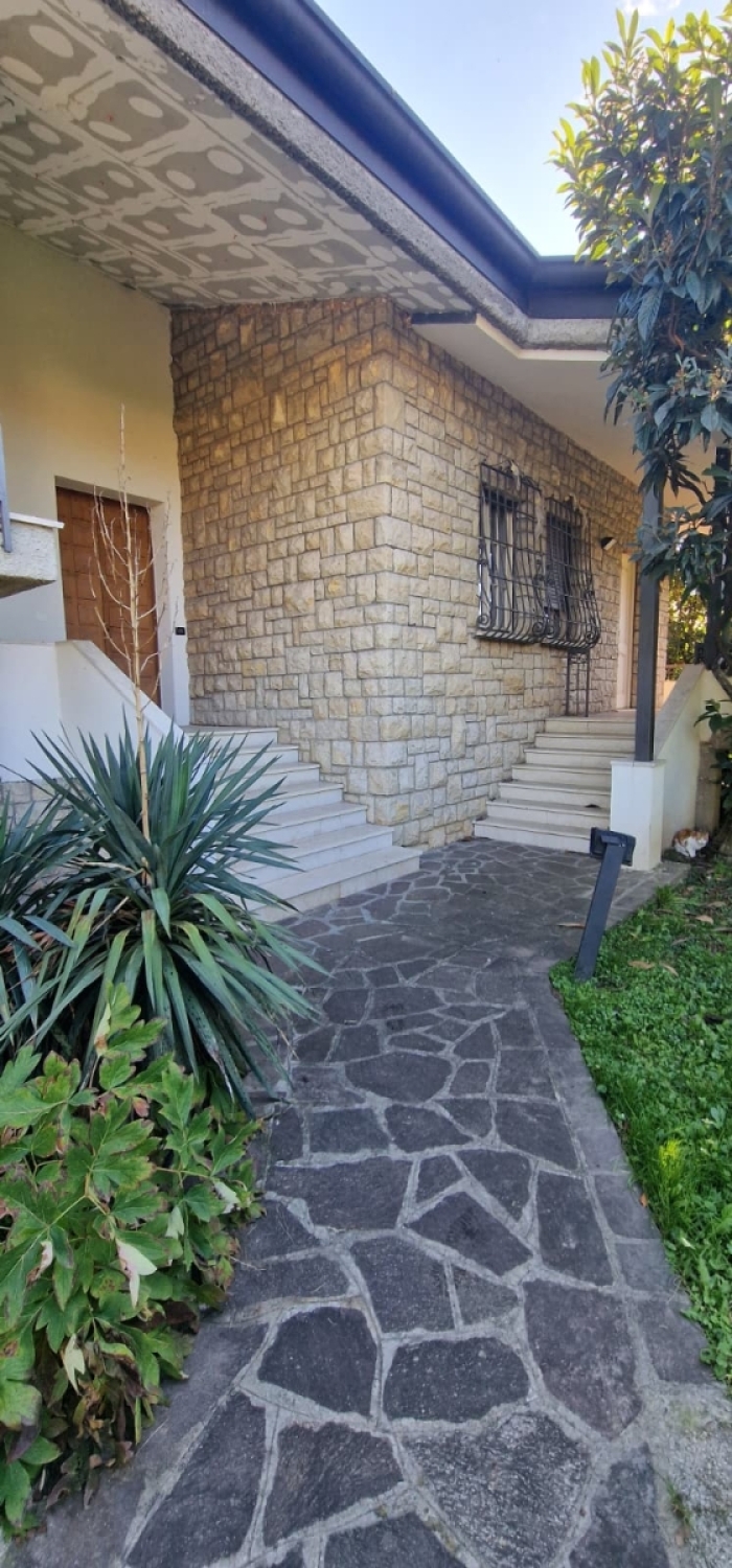 Villa con giardino in via bologna, Gussago