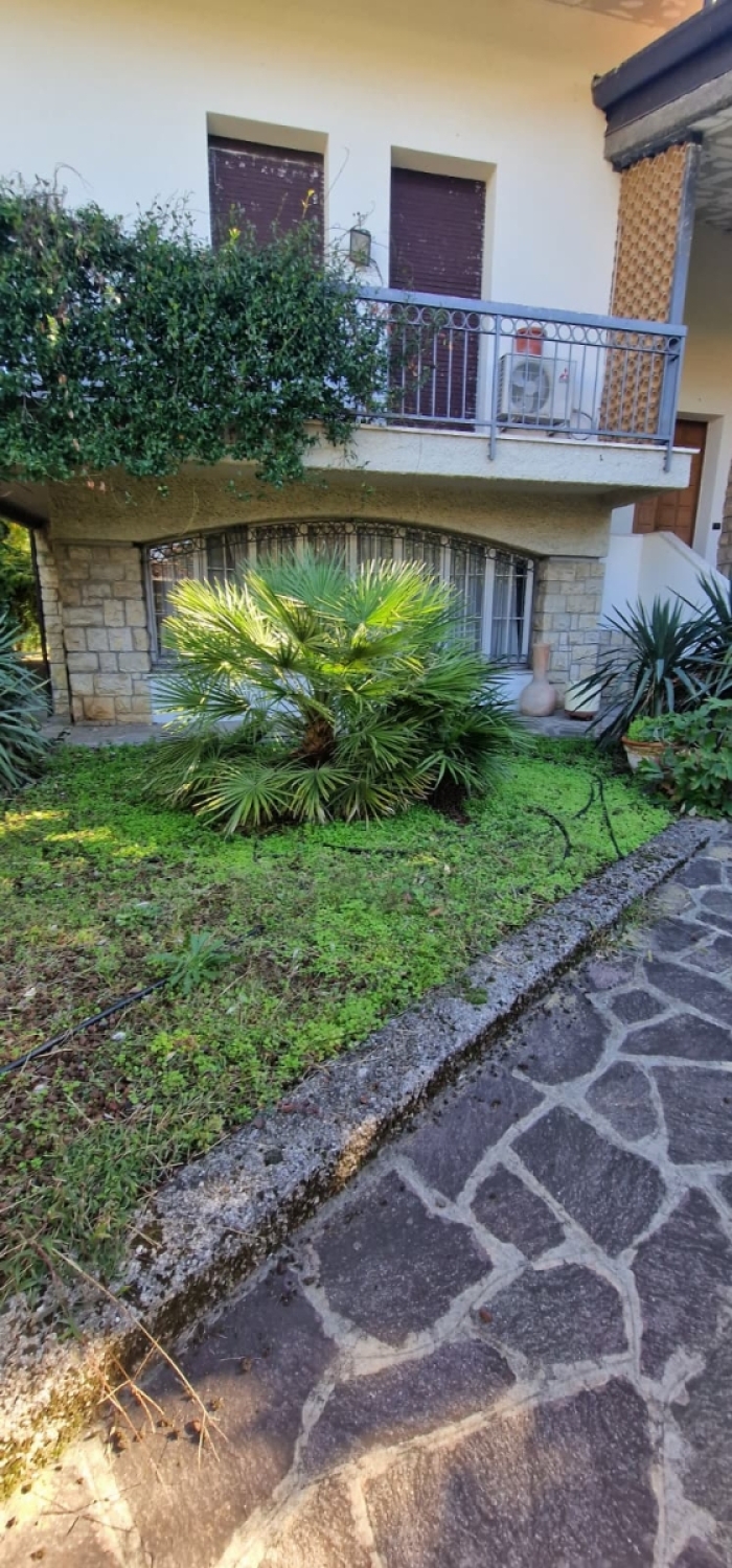 Villa con giardino in via bologna, Gussago