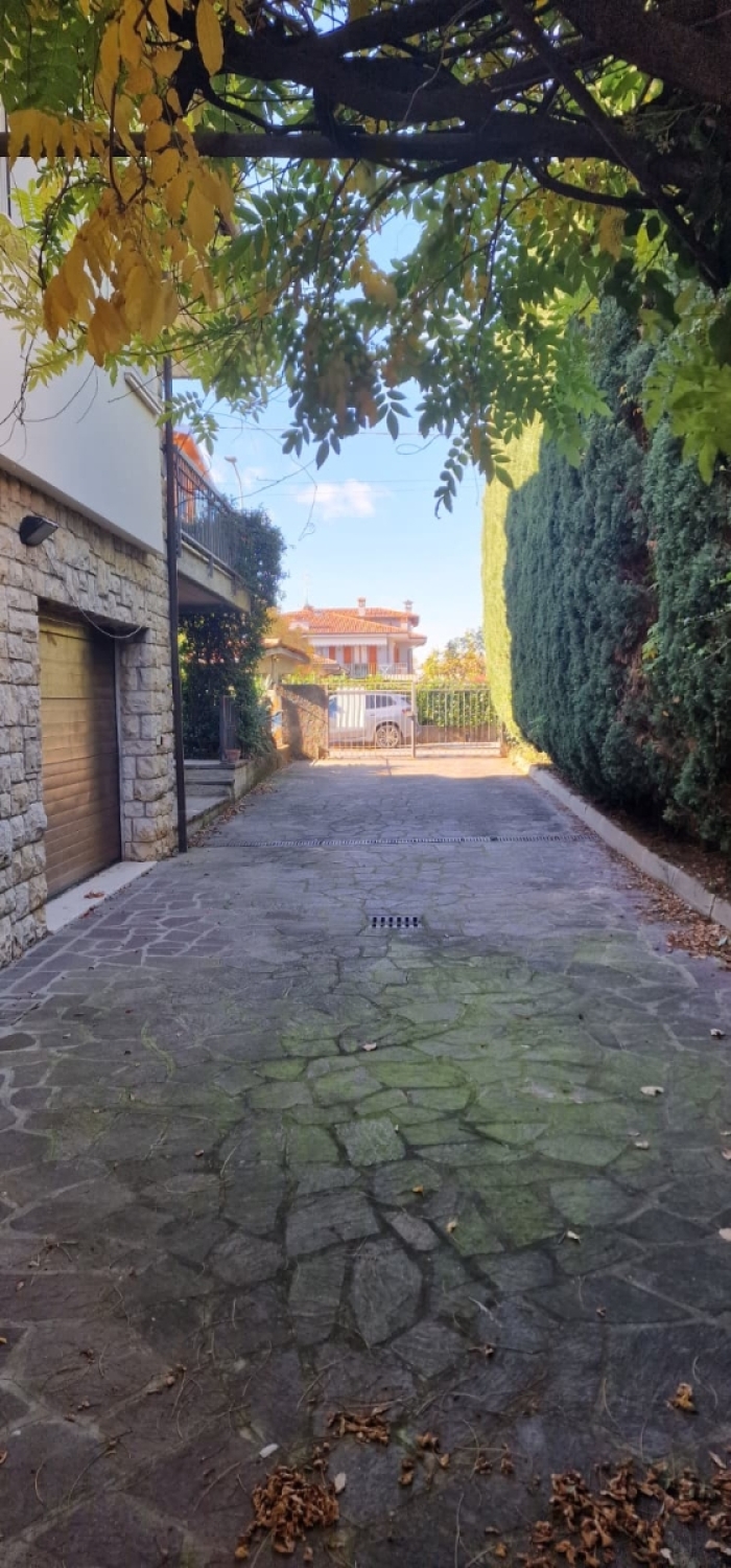 Villa con giardino in via bologna, Gussago