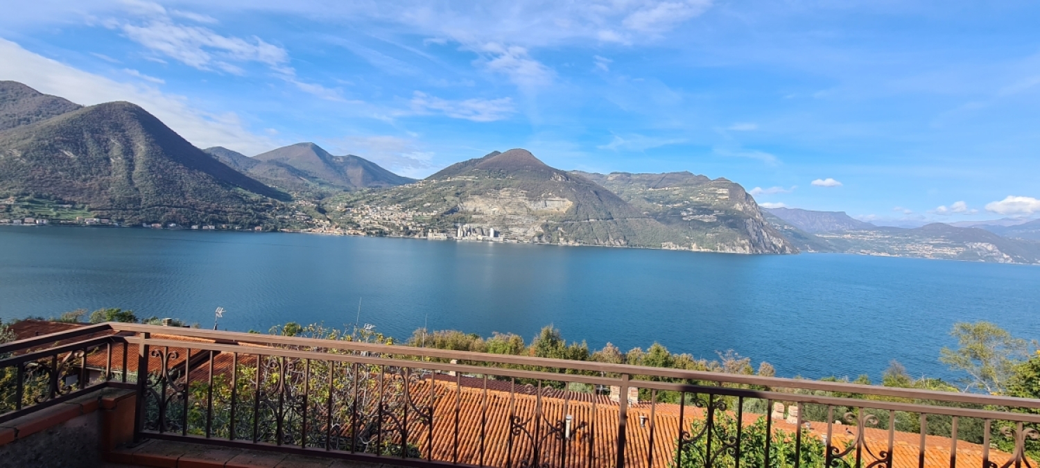 Villa in vendita a Monte Isola