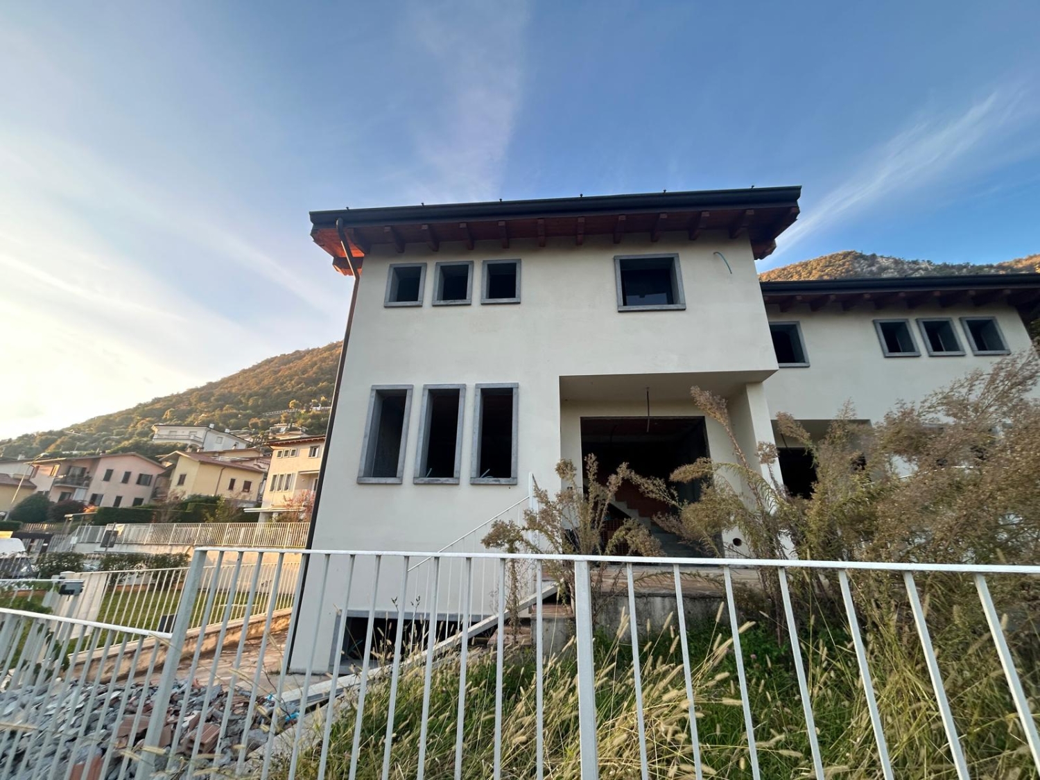 Villa con giardino in via poggio fiorito, Sarnico