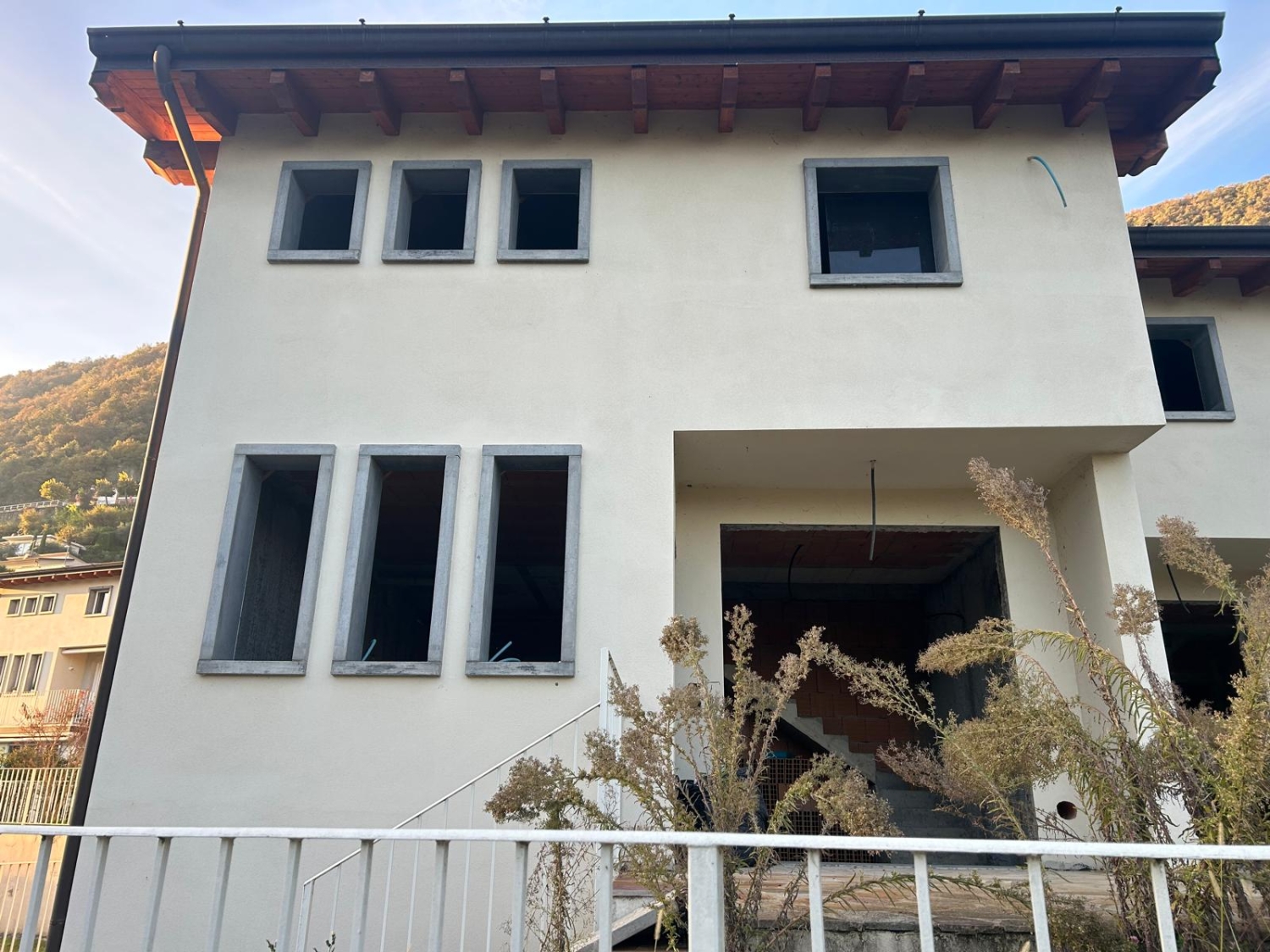 Villa con giardino in via poggio fiorito, Sarnico