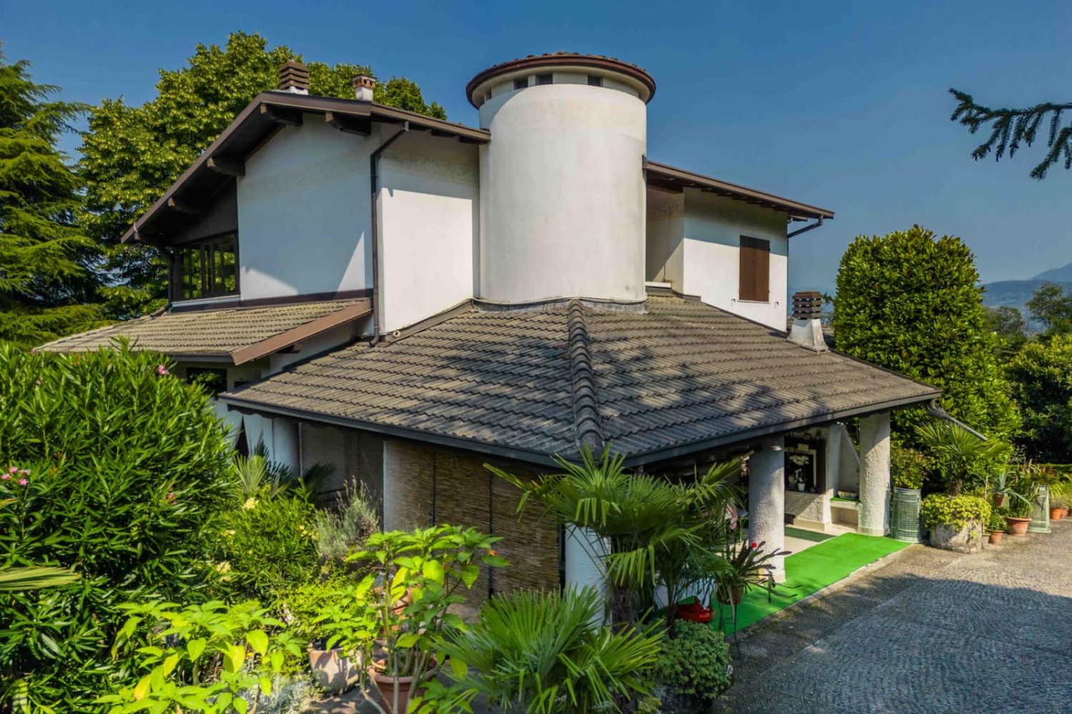 Villa con terrazzo in capriolo via f. petrarca, Capriolo