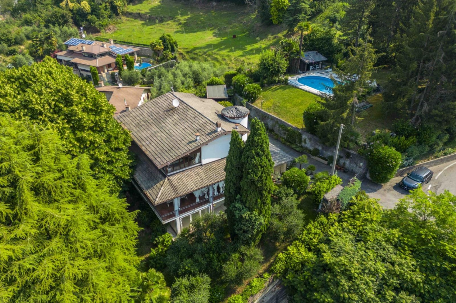 Villa con terrazzo in capriolo via f. petrarca, Capriolo