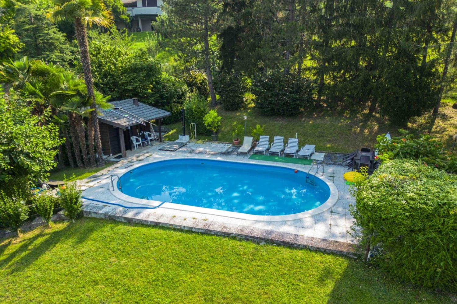 Villa con terrazzo in capriolo via f. petrarca, Capriolo