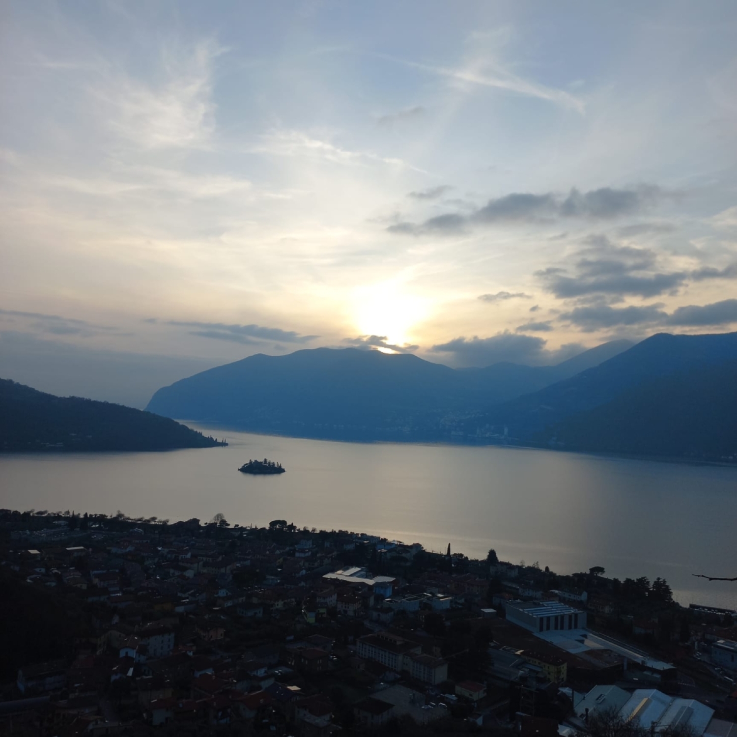 Villa con giardino in marone via mazzini, Marone