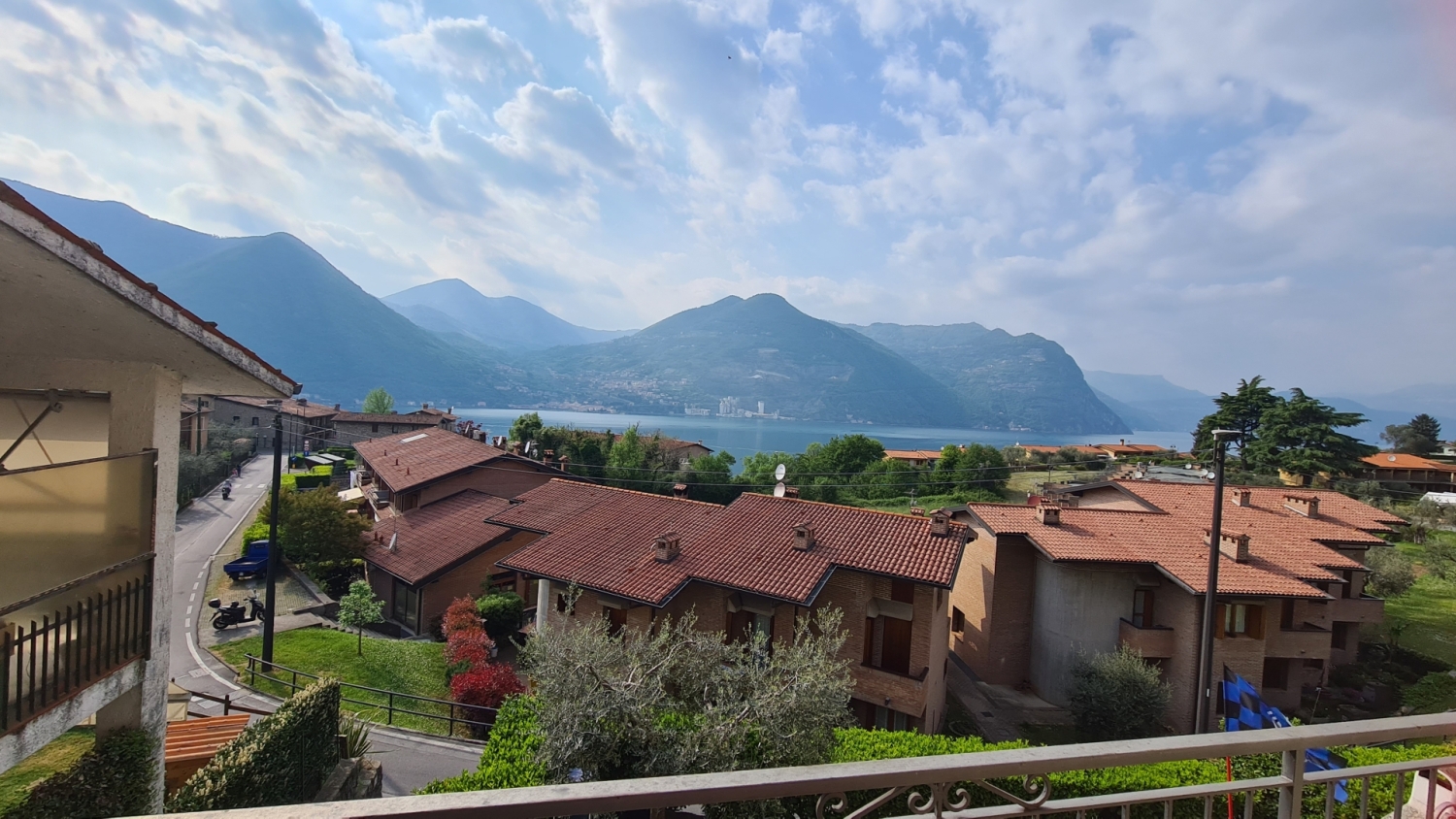 Quadrilocale con giardino a Monte Isola