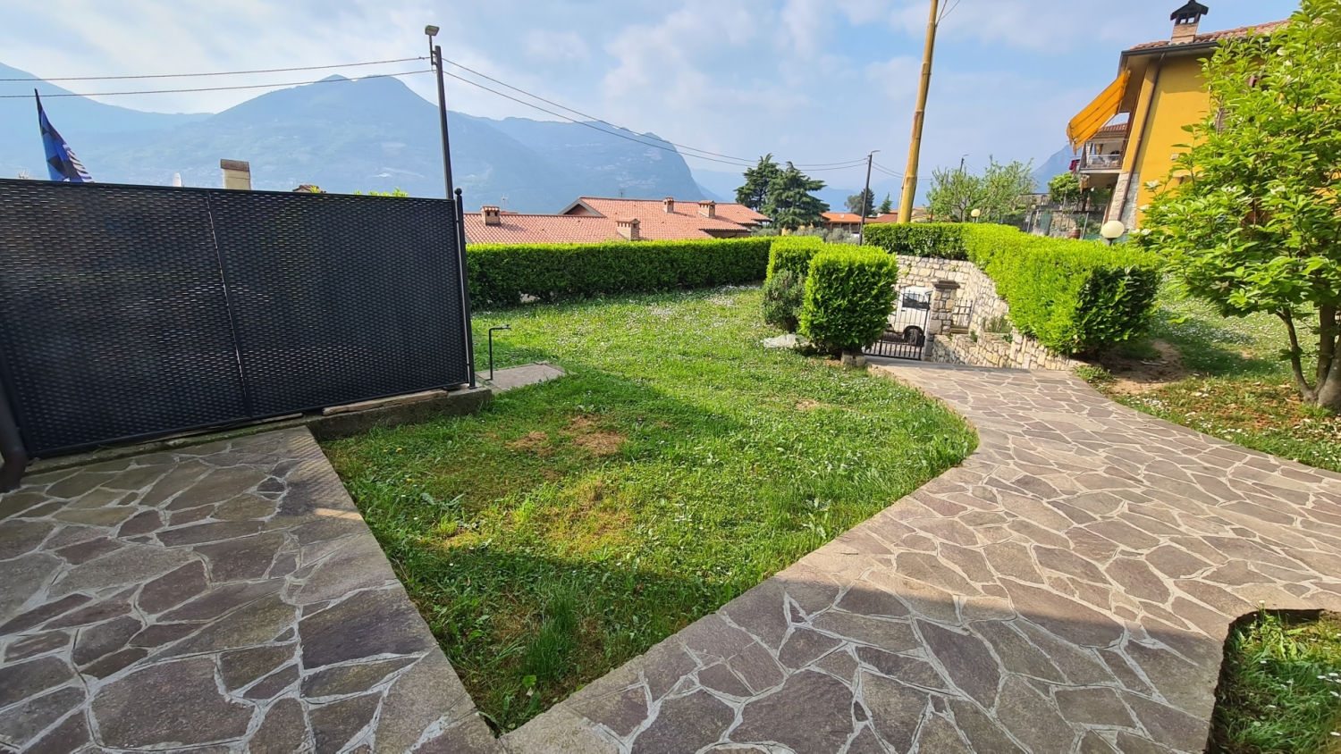 Quadrilocale con giardino a Monte Isola
