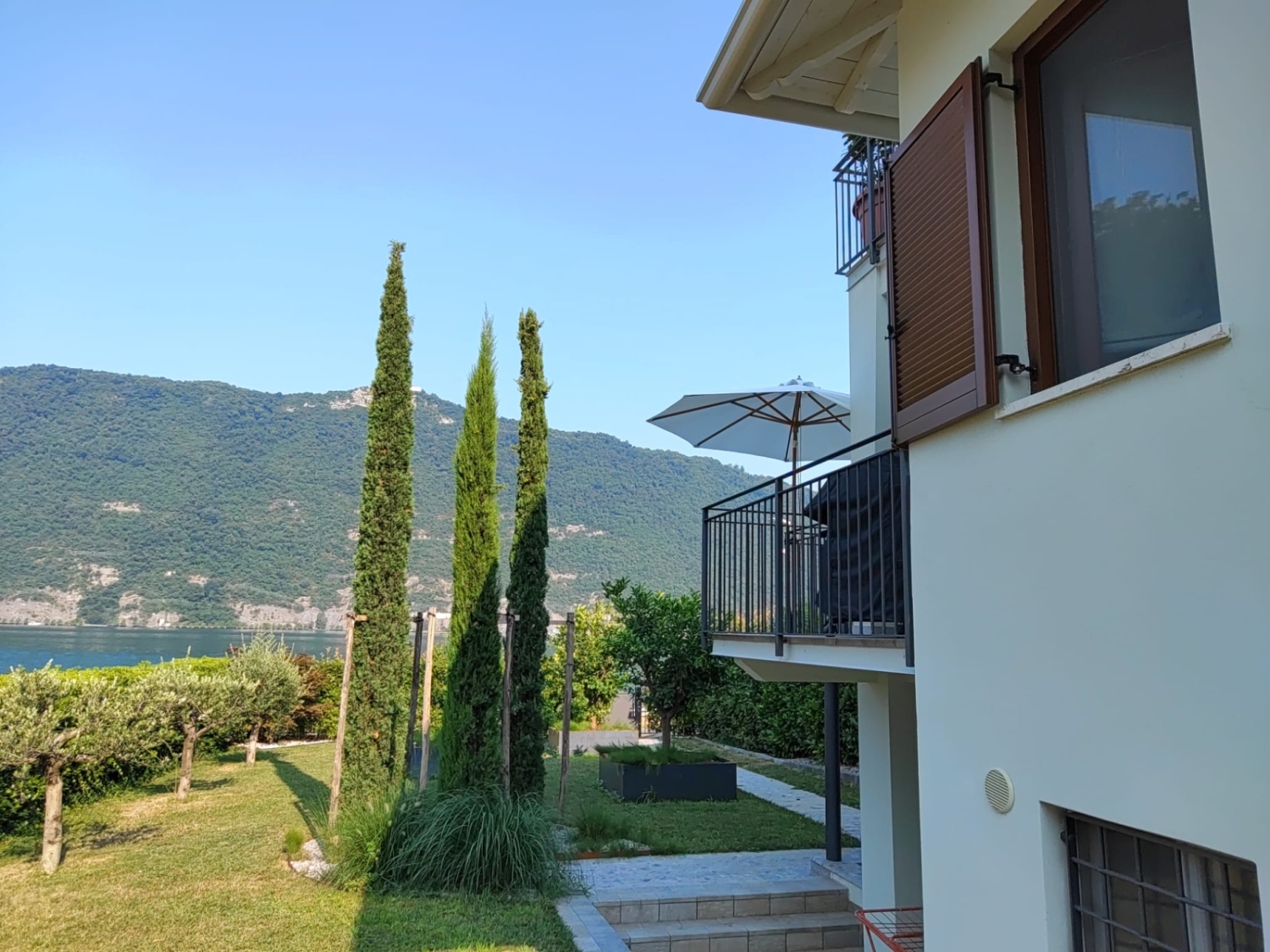 Villa con giardino in sale marasino via saletto, Sale Marasino