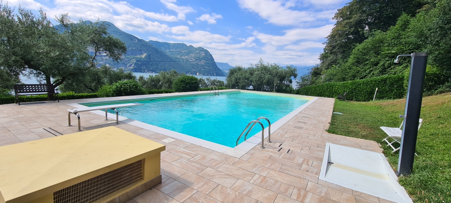 Monolocale con terrazzo a Monte Isola