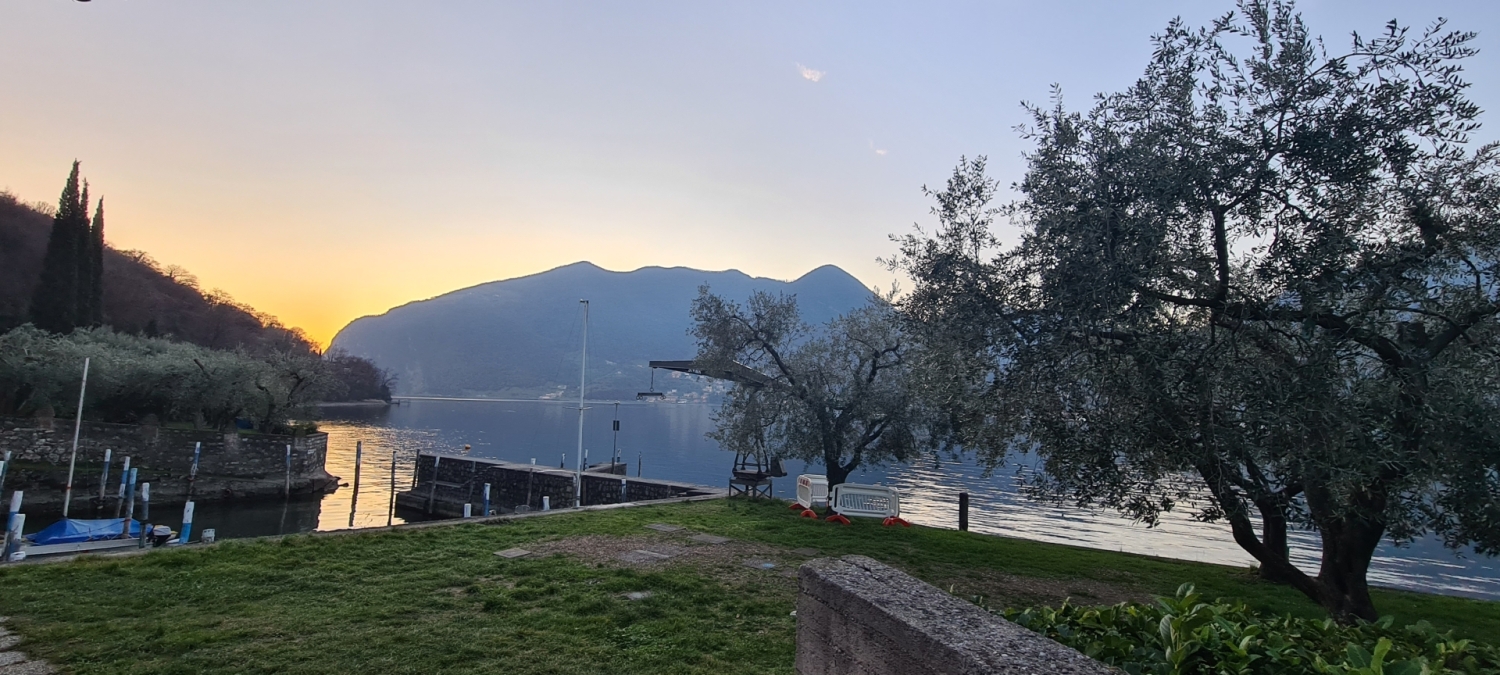 Monolocale con terrazzo a Monte Isola