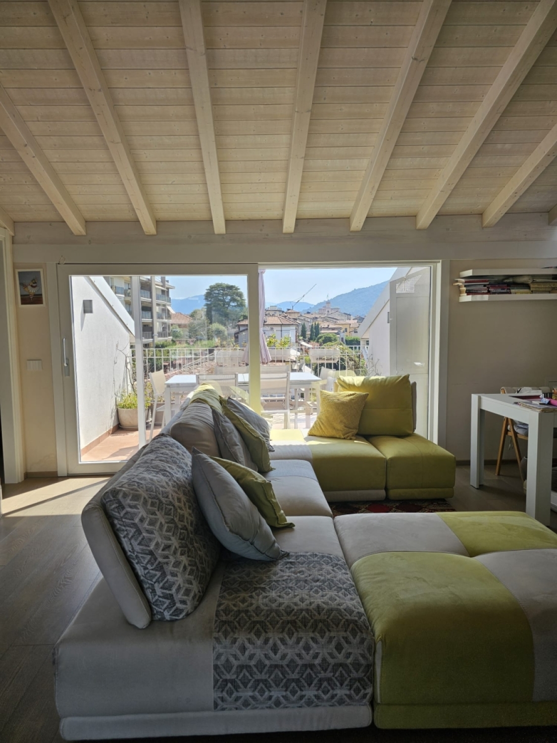 Quadrilocale vista lago in sarnico viale orgnieri, Sarnico