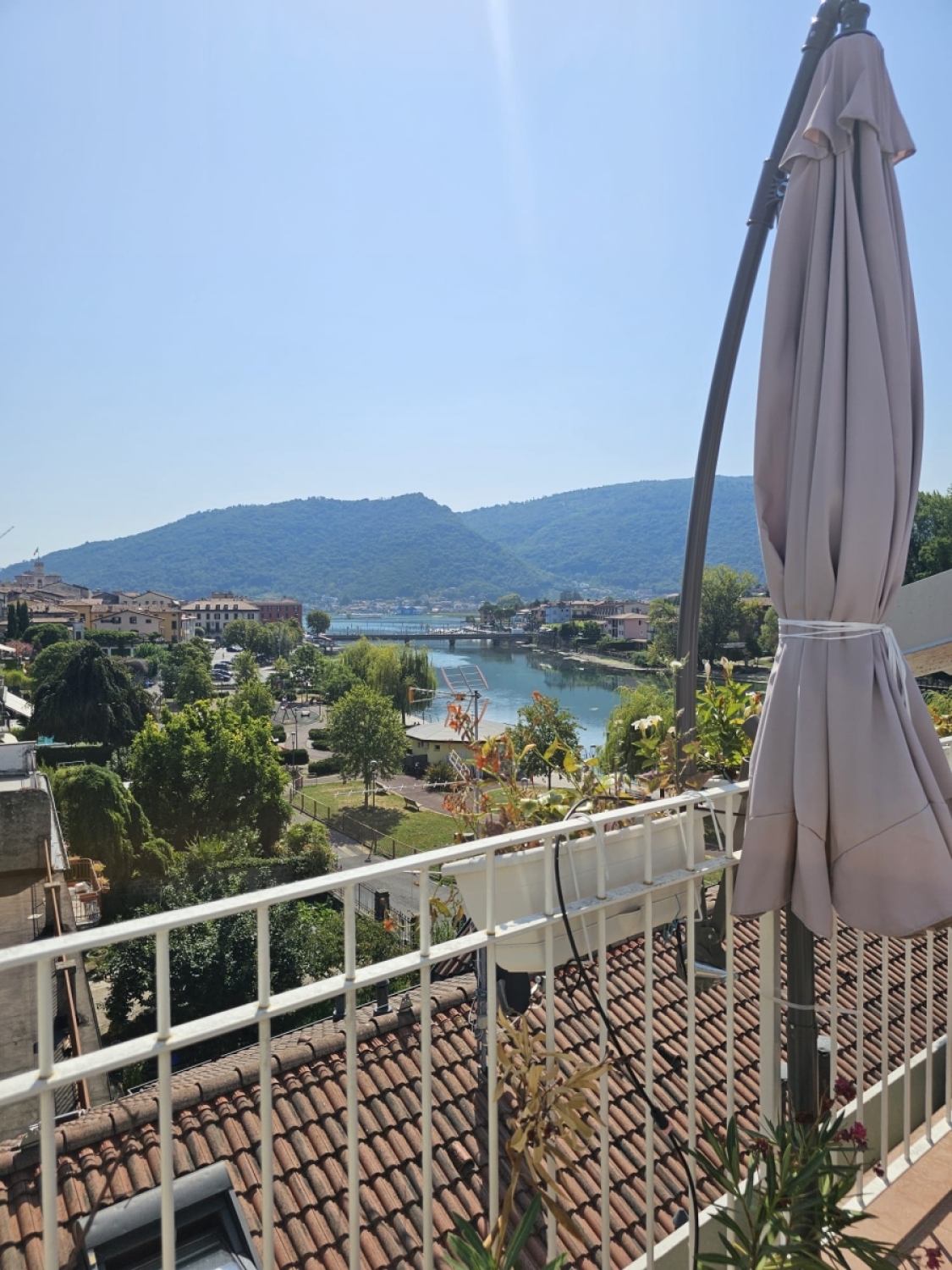 Quadrilocale vista lago in sarnico viale orgnieri, Sarnico