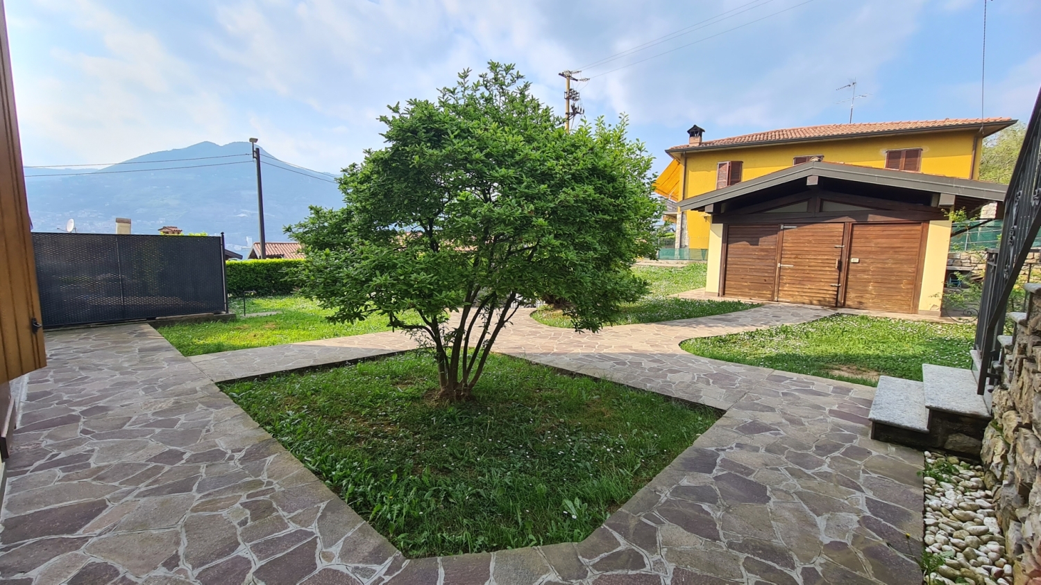 Quadrilocale con giardino a Monte Isola