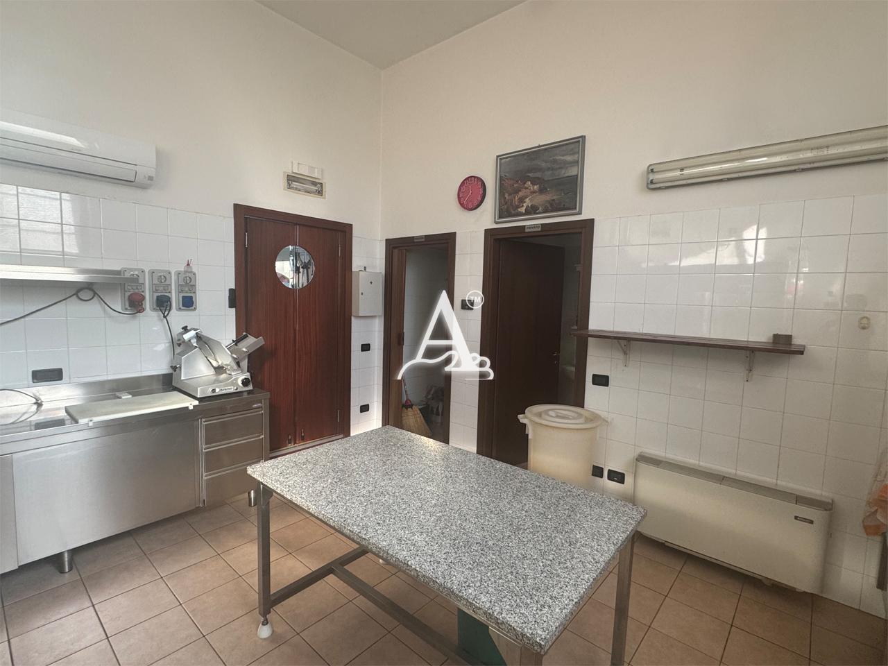 Locale commerciale in vendita a Vigasio