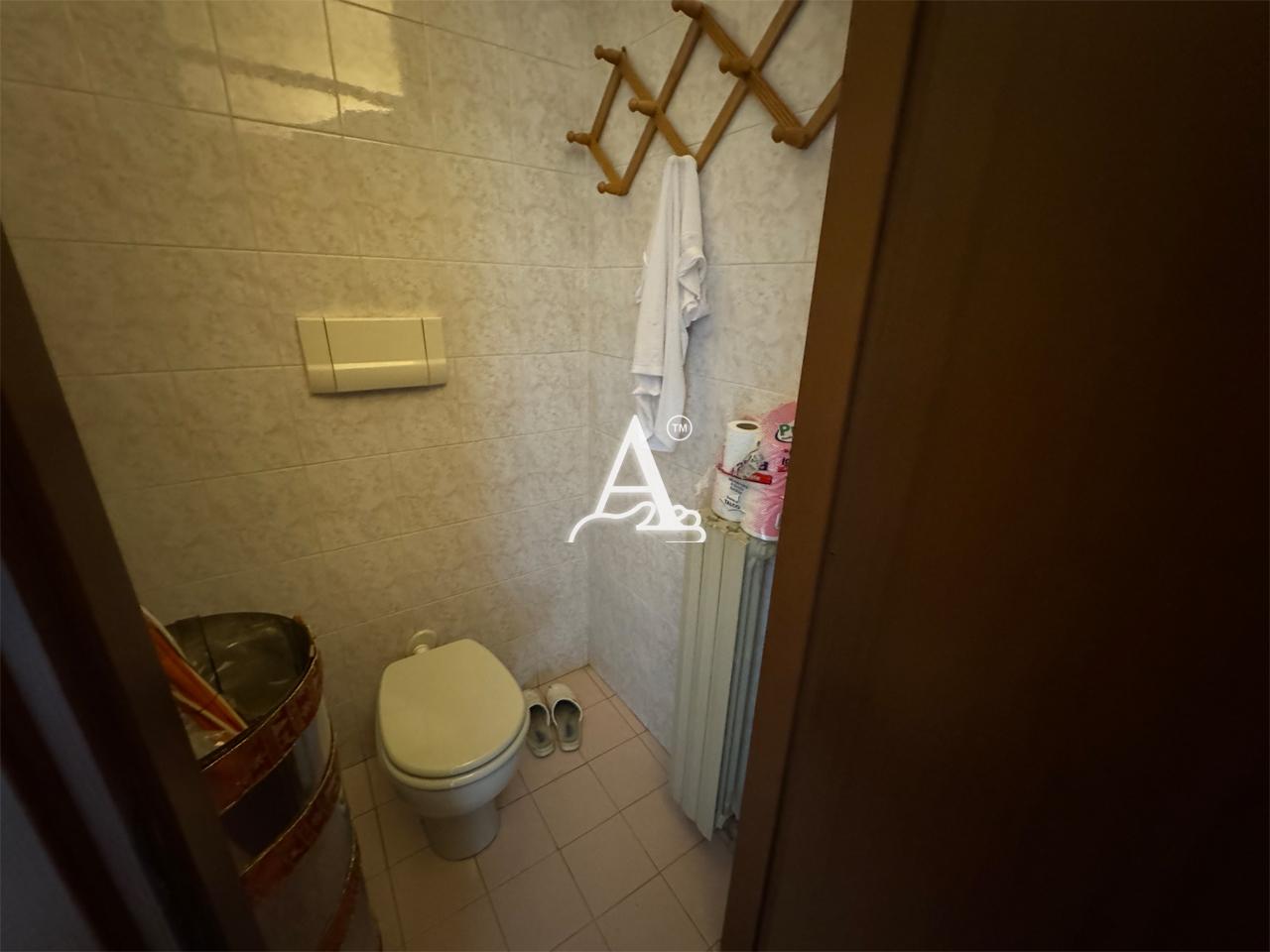 Locale commerciale in vendita a Isola Rizza