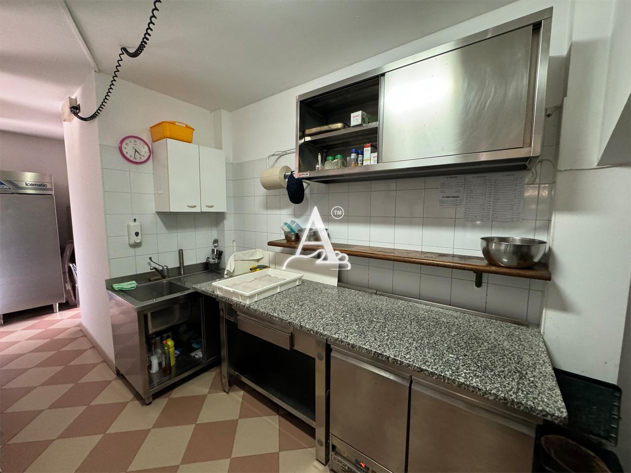 Locale commerciale in vendita a Isola Rizza