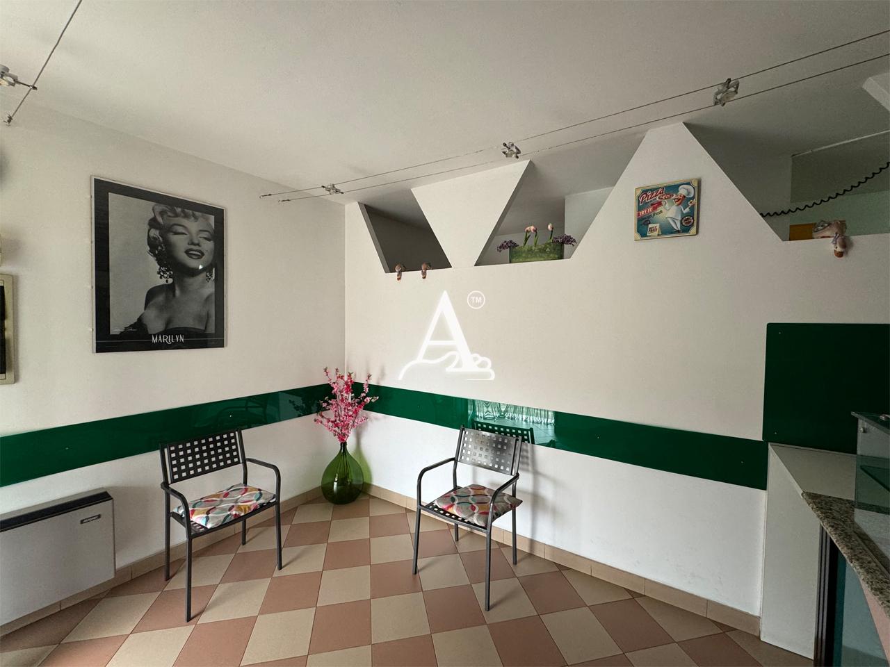 Locale commerciale in vendita a Isola Rizza