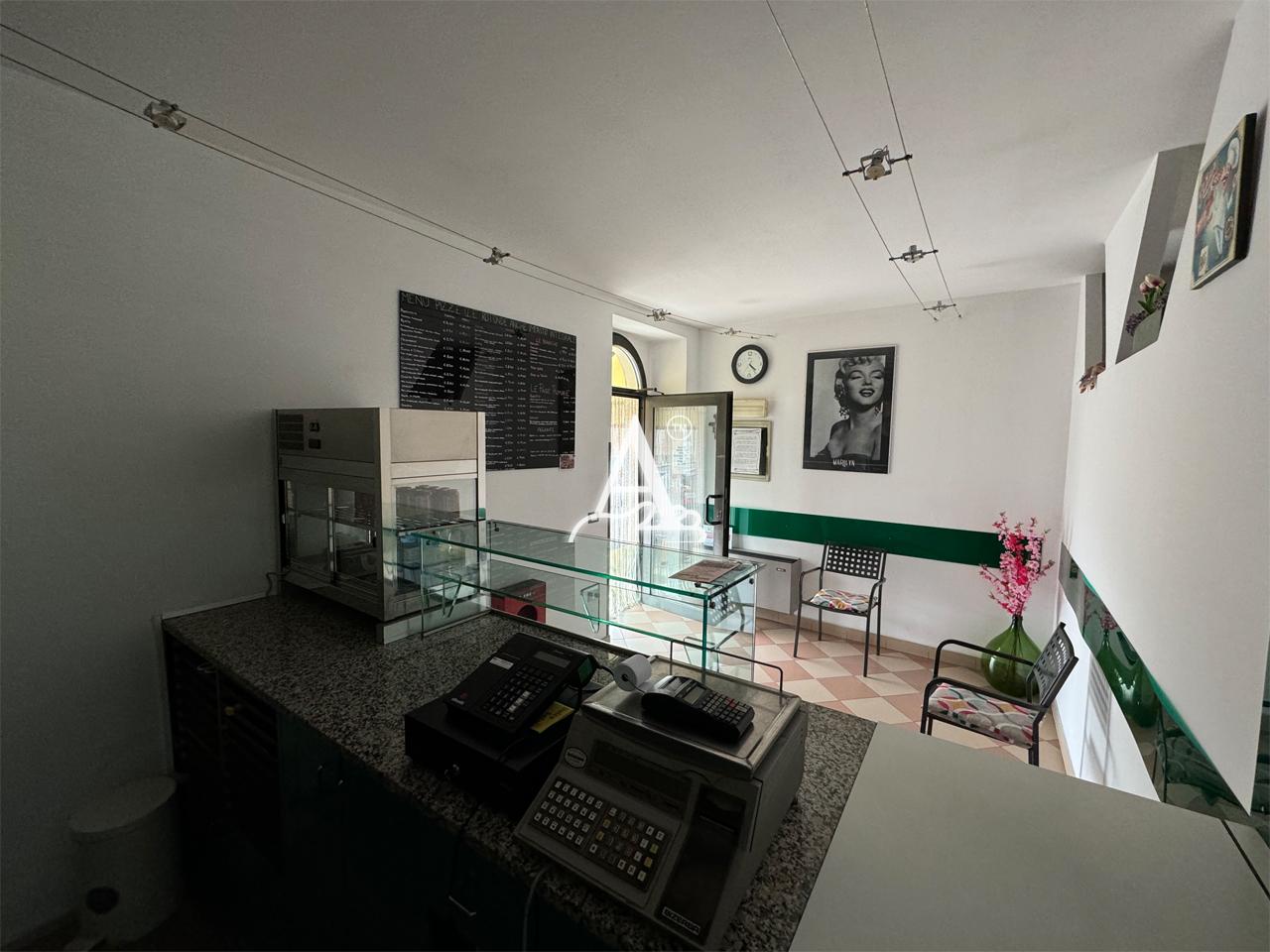 Locale commerciale in vendita a Isola Rizza