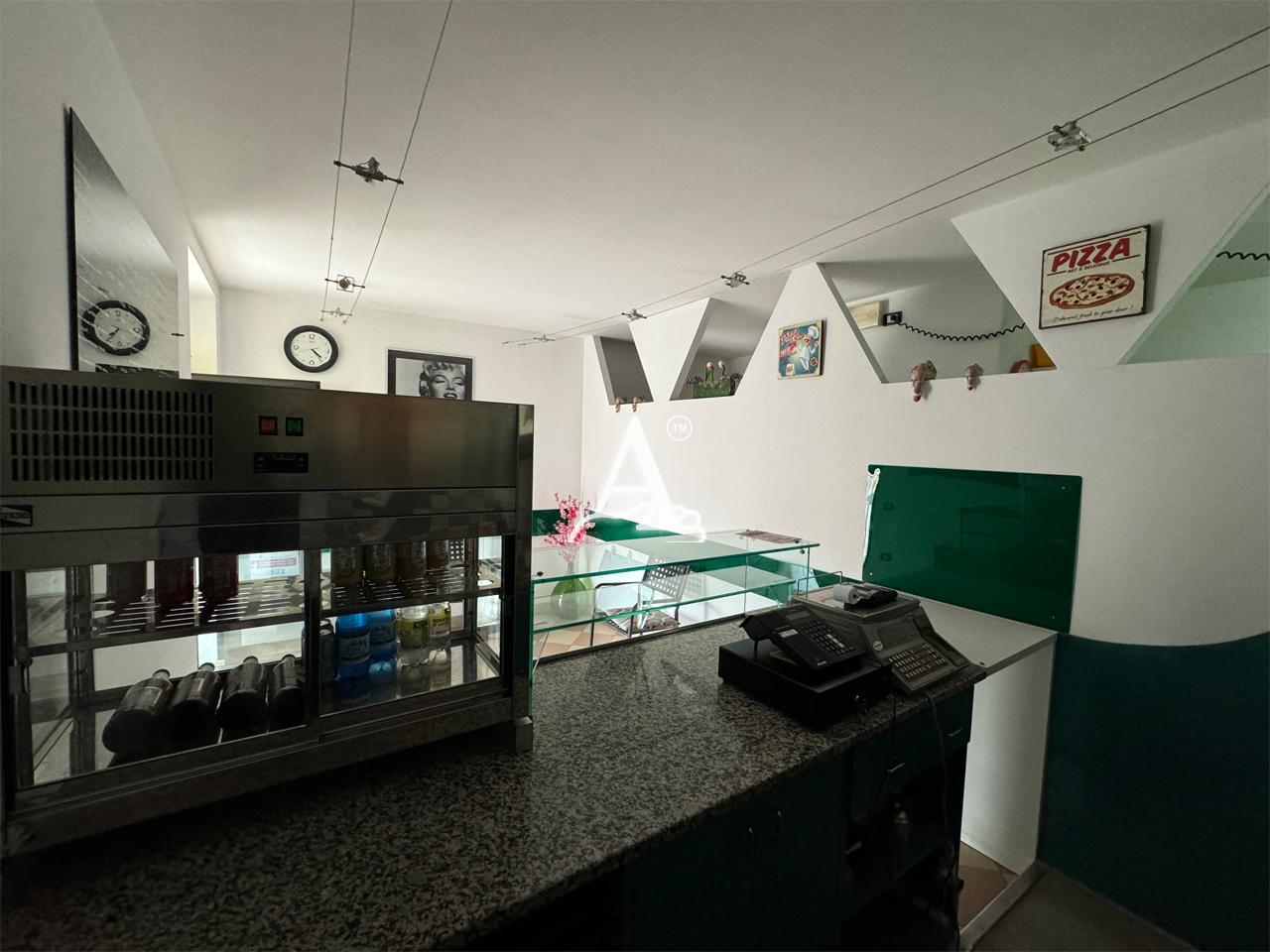 Locale commerciale in vendita a Isola Rizza